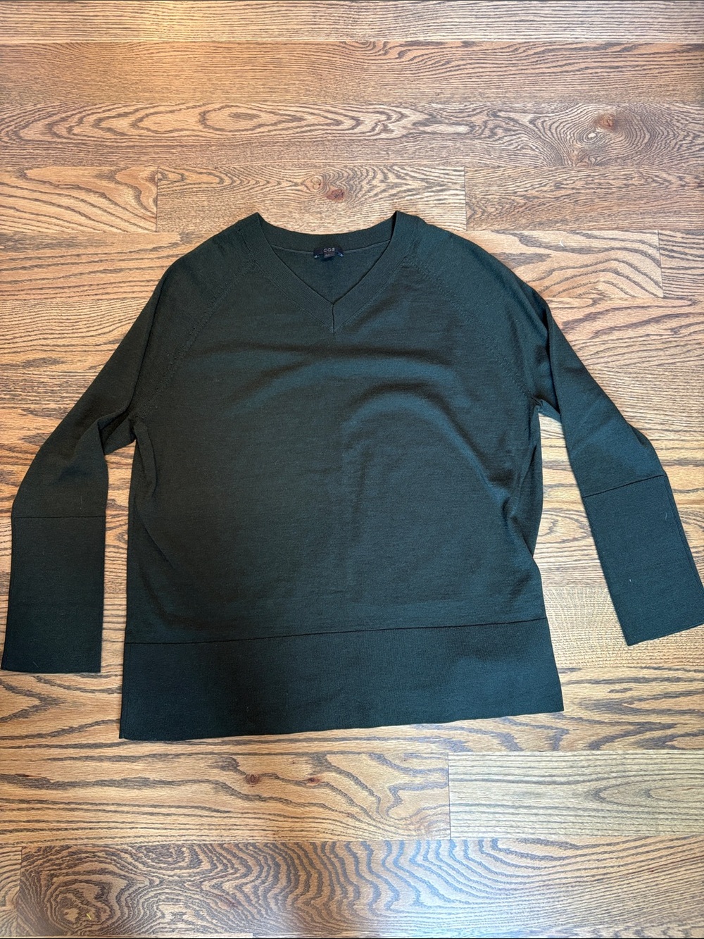 COS Women’s Oversized Wool V-Neck Sweater, Dark Green S